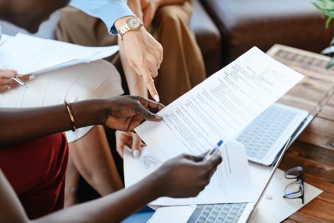 Ecran d'ordinateur avec interface d'accessibilite numerique